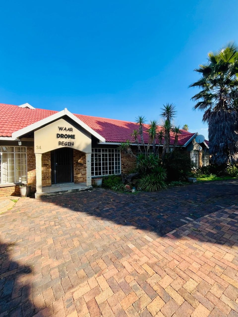 4 Bedroom Property for Sale in Flamwood North West
